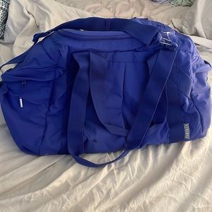 Athleta kinetic gym duffel in blue